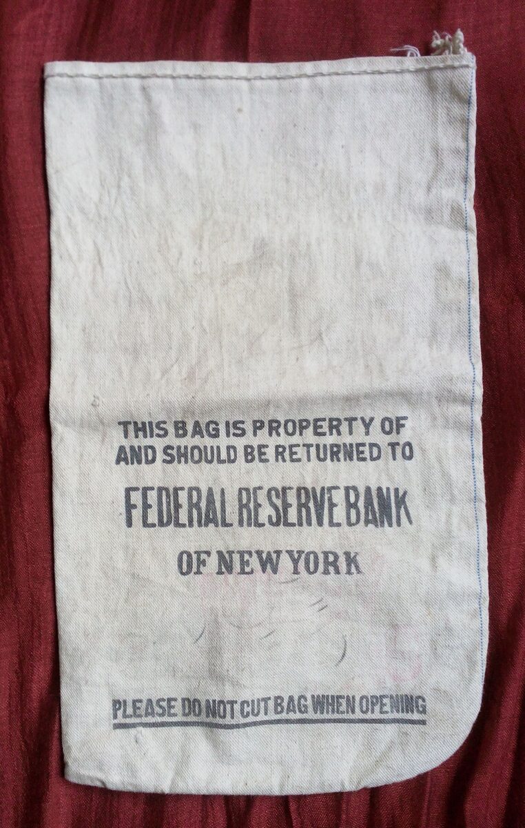 упаковка валюты — Federal Reserve Bank bag
