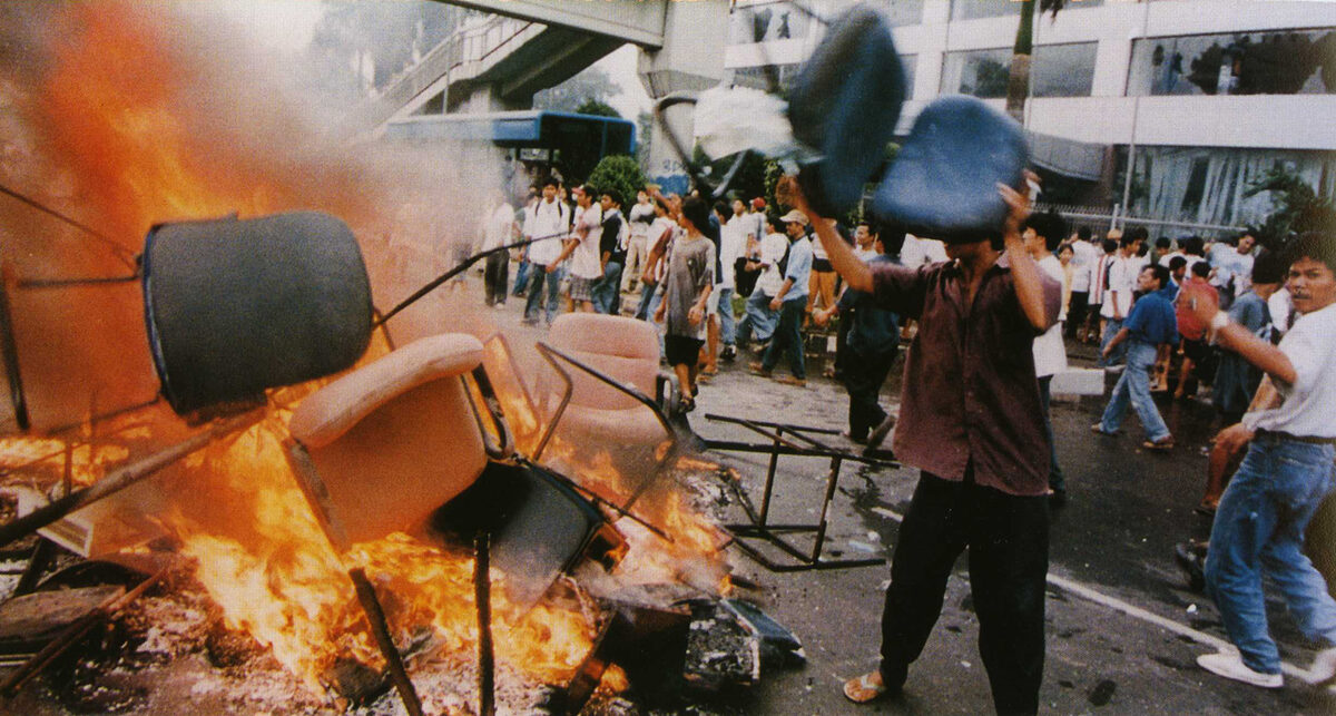 азиатский финансовый кризис 1997 — Jakarta riot 14 May 1998