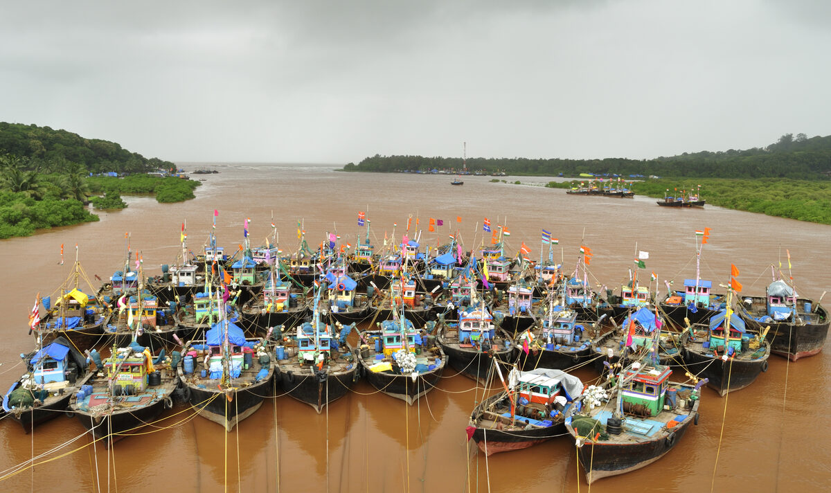 настроение рынка — Parked boats at Anjarle Creek